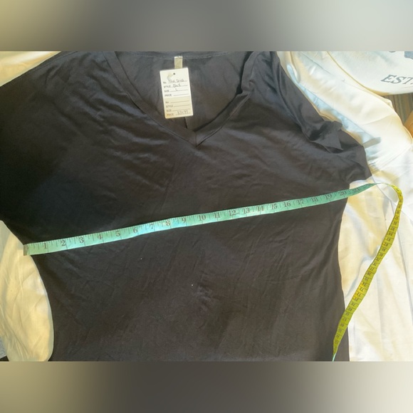 Burgundy Apparel - Black Maxi Dress with Side Slit and Pockets - Picture 5 of 7